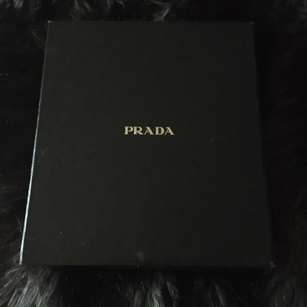 Reserved for Julie - Prada box (necklace & Lanvin)